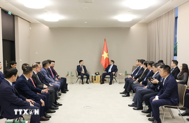 Thủ tướng Phạm Minh Chính làm việc với lãnh đạo doanh nghiệp người Việt tiêu biểu tại Cộng hòa Séc và châu Âu